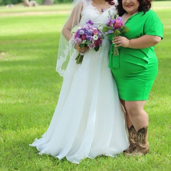 Ivory lace up wedding dress - Picture 13 of 13